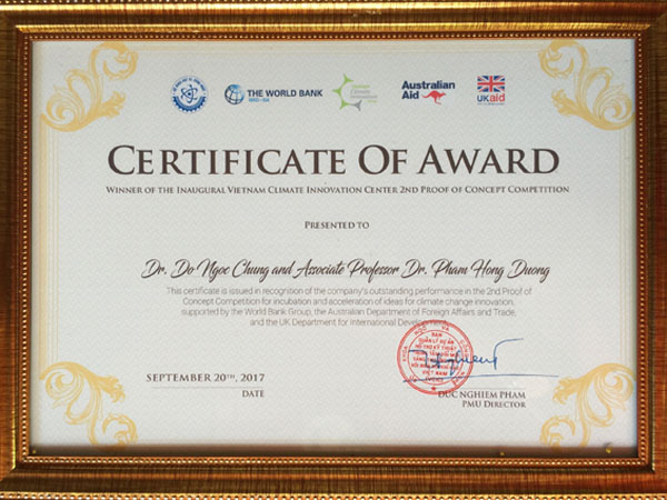 Ts Đỗ Ngọc Chung nhận giải thưởng khởi nghiệp sáng tạo ứng phó với biến đổi khí hậu Việt nam